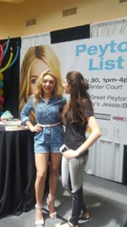 Peyton List feet photo thumbnail