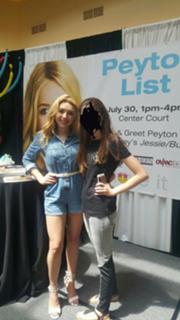 Peyton List feet photo thumbnail