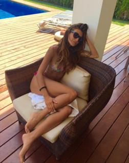 Cristina Buccino feet photo thumbnail