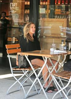 Elizabeth Olsen feet photo thumbnail