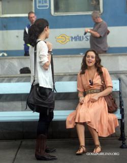 Leighton Meester feet photo thumbnail