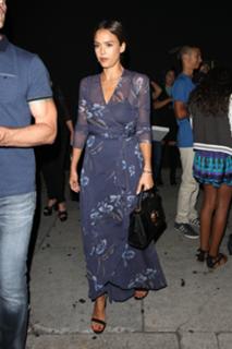 Jessica Alba feet photo thumbnail