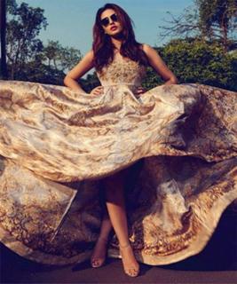 Huma Qureshi feet photo thumbnail