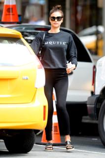 Irina Shayk feet photo thumbnail