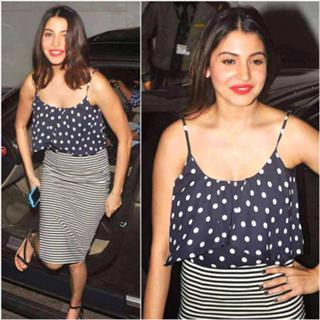 Anushka Sharma feet photo thumbnail