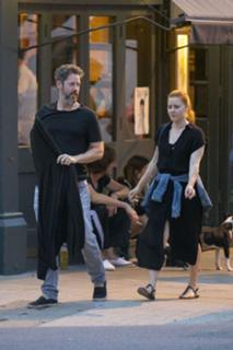 Amy Adams feet photo thumbnail