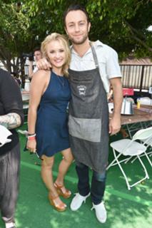 Emily Osment feet photo thumbnail