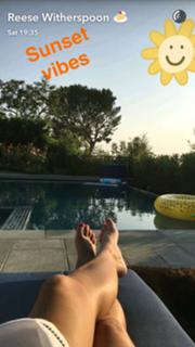 Reese Witherspoon feet photo thumbnail
