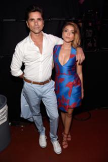 Sarah Hyland feet photo thumbnail