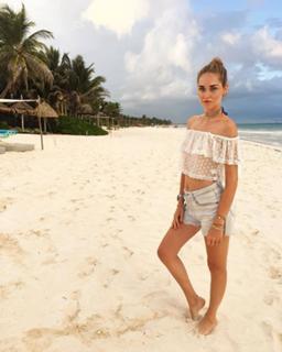 Chiara Ferragni feet photo thumbnail