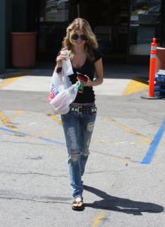 AnnaLynne McCord feet photo thumbnail