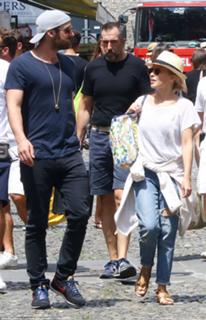 Kylie Minogue feet photo thumbnail