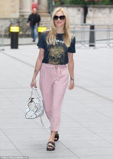 Fearne Cotton feet photo thumbnail