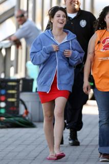 Shenae Grimes-Beech feet photo thumbnail