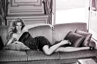 Gisele Bündchen feet photo thumbnail