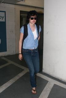 Kristen Stewart feet photo thumbnail