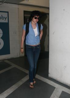 Kristen Stewart feet photo thumbnail