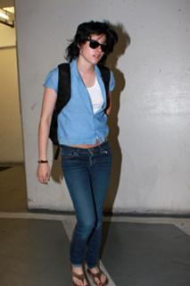 Kristen Stewart feet photo thumbnail