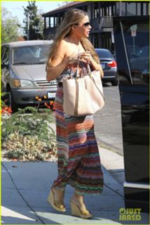 Sofía Vergara feet photo thumbnail