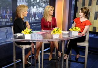 Emma Roberts feet photo thumbnail