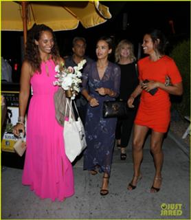 Jessica Alba feet photo thumbnail