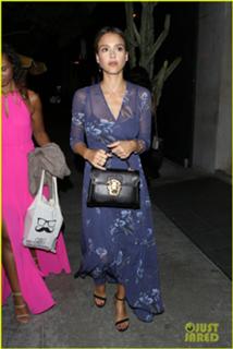 Jessica Alba feet photo thumbnail