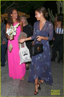 Jessica Alba feet photo thumbnail