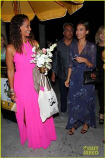 Jessica Alba feet photo thumbnail