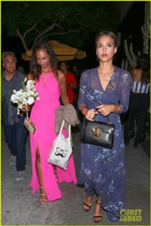 Jessica Alba feet photo thumbnail