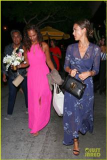 Jessica Alba feet photo thumbnail