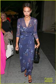 Jessica Alba feet photo thumbnail