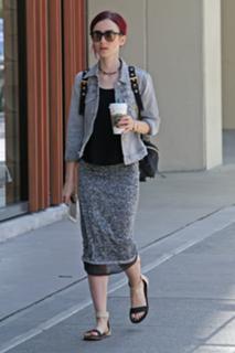 Lily Collins feet photo thumbnail