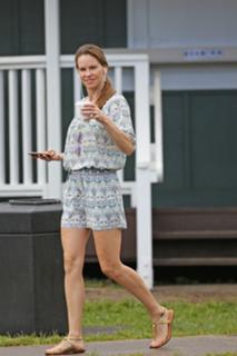 Hilary Swank feet photo thumbnail