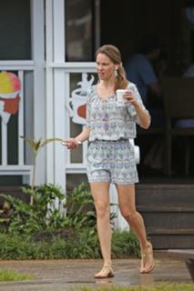 Hilary Swank feet photo thumbnail