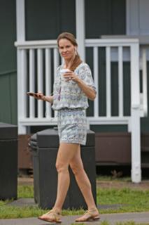 Hilary Swank feet photo thumbnail