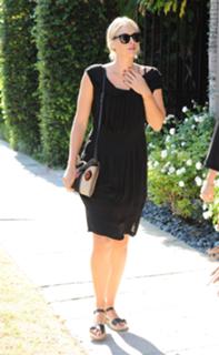 Maria Sharapova feet photo thumbnail
