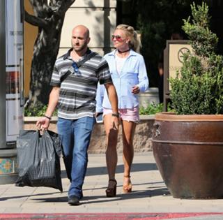 Britney Spears feet photo thumbnail