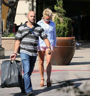 Britney Spears feet photo thumbnail