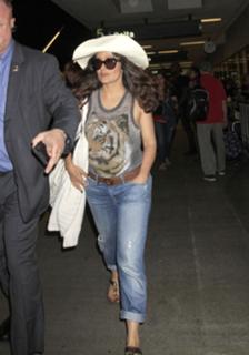 Salma Hayek feet photo thumbnail