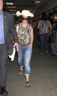 Salma Hayek feet photo thumbnail
