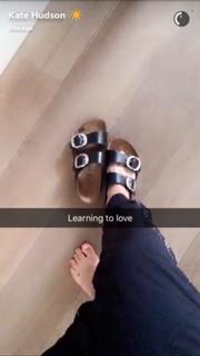 Kate Hudson feet photo thumbnail