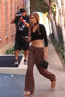 Gigi Hadid feet photo thumbnail