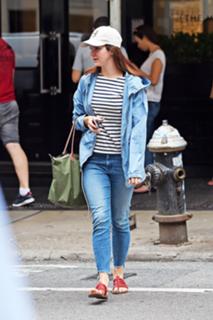 Lana Del Rey feet photo thumbnail