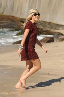 Pixie Lott feet photo thumbnail