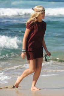 Pixie Lott feet photo thumbnail