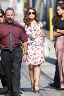 Salma Hayek feet photo thumbnail