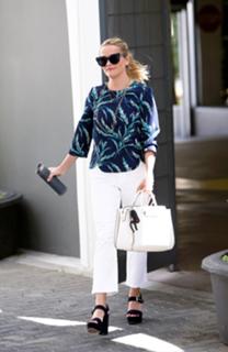 Reese Witherspoon feet photo thumbnail