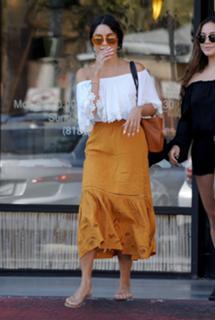 Vanessa Hudgens feet photo thumbnail