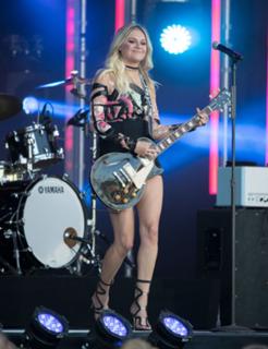 Kelsea Ballerini feet photo thumbnail