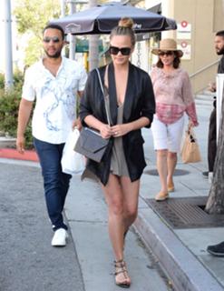 Chrissy Teigen feet photo thumbnail